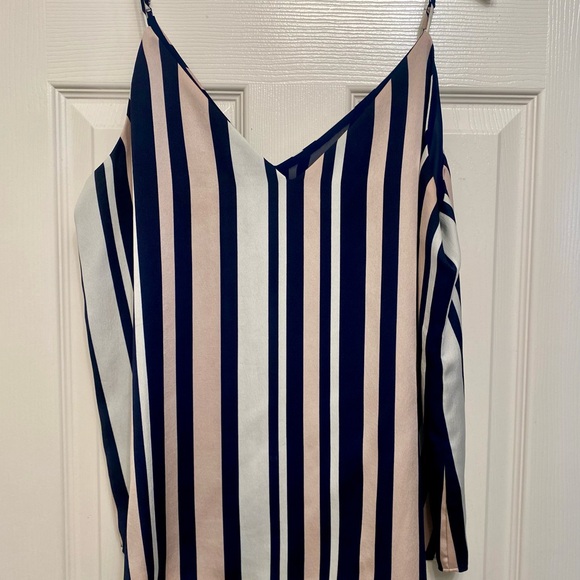 Express downtown cami v-neck top L - Picture 2 of 10